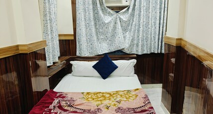 Shree Kashi Guest House | 200 mtr Kashi Vishwanath Temple Room Type - Double Bed Rooms