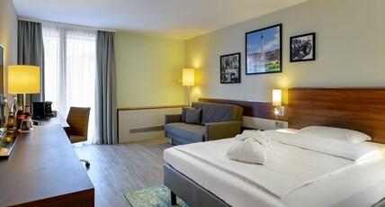 Mercure Hotel Stuttgart Sindelfingen an der Messe Room Type - Privilege room with queen size bed and sofa
