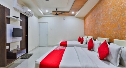 Hotel Bansidhar Room Type - 3 Bedded Family AC Room