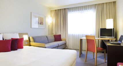 Novotel Massy Palaiseau Room Type - Standard Room with 1 double bed and a double sofa bed Novotel Massy Palaiseau Room Type - Standard Room with 1 double bed and a double sofa bed