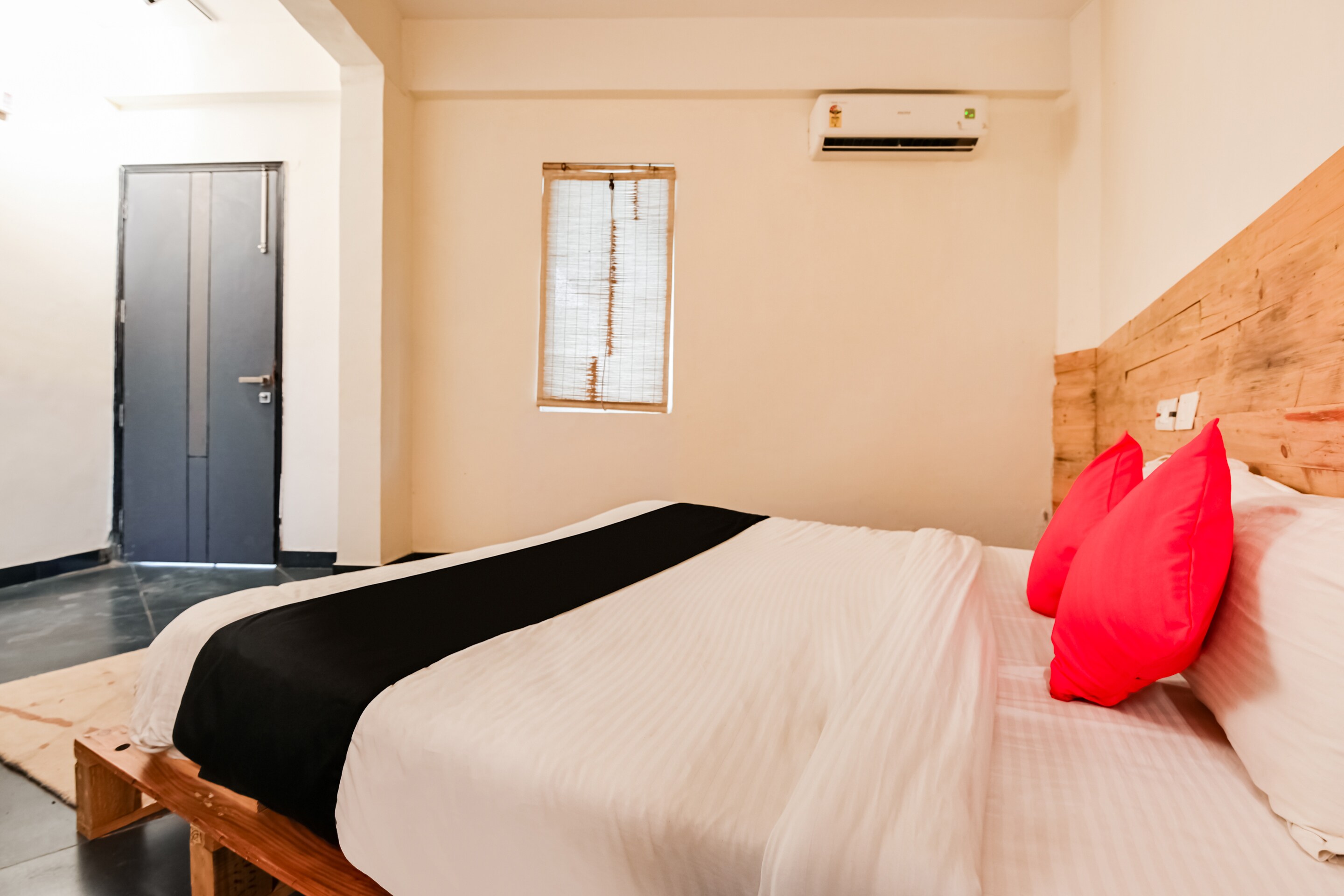 OYO 35983 Meraki Boutique Hotel - Tap to explore photos