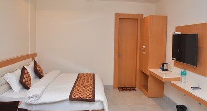 Ananda Castle NEAR ISKCON & PREMANAND MAHARAJ JI ASHRAM Room Type - Super Deluxe Room