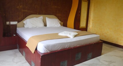 NAVAGIRAGA RESORTS & HOTEL Room Type - DELUXE TRIPLE NON AC