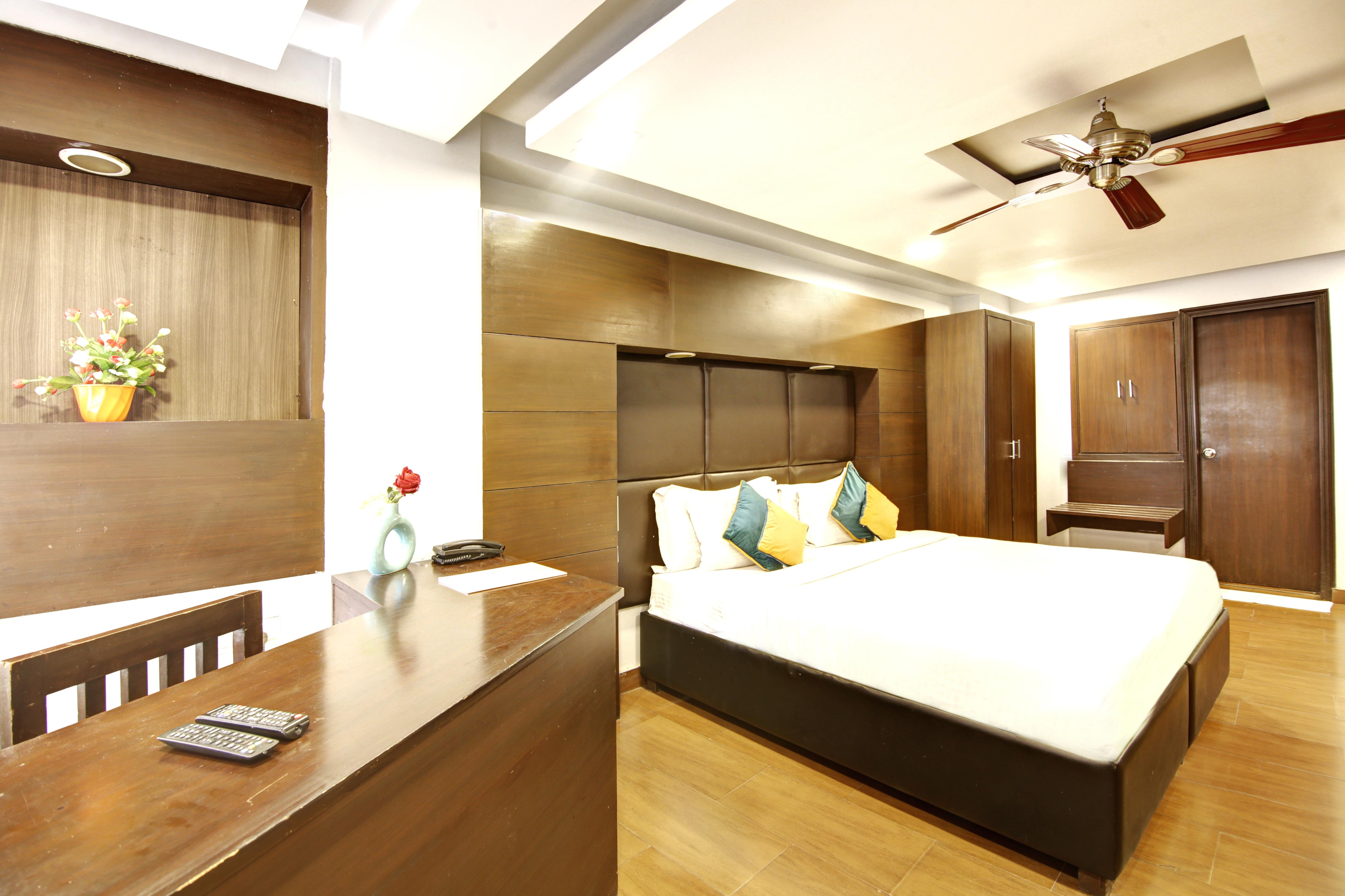Hotel BB Palace Karol Bagh, New Delhi - Tap to explore photos