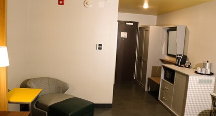 Holiday Inn Jonesboro Room Type - 1 King Standard