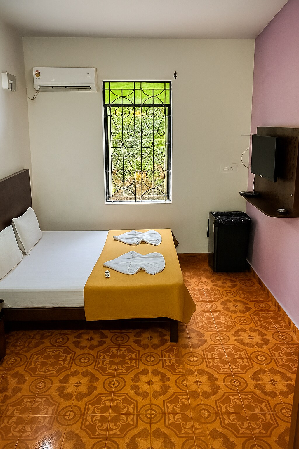 Kajal Guest House - Tap to explore photos