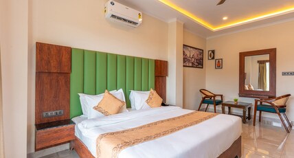 The Grand Naukuchiatal Room Type - Deluxe Room with Balcony and Hill View The Grand Naukuchiatal Room Type - Deluxe Room with Balcony and Hill View