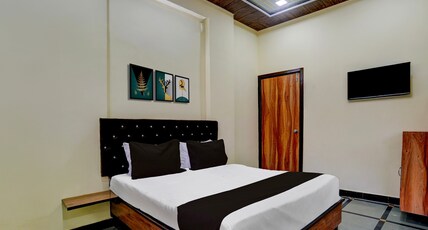Hotel Royal Inn Ulhasnagar Room Type - Deluxe Standard Room