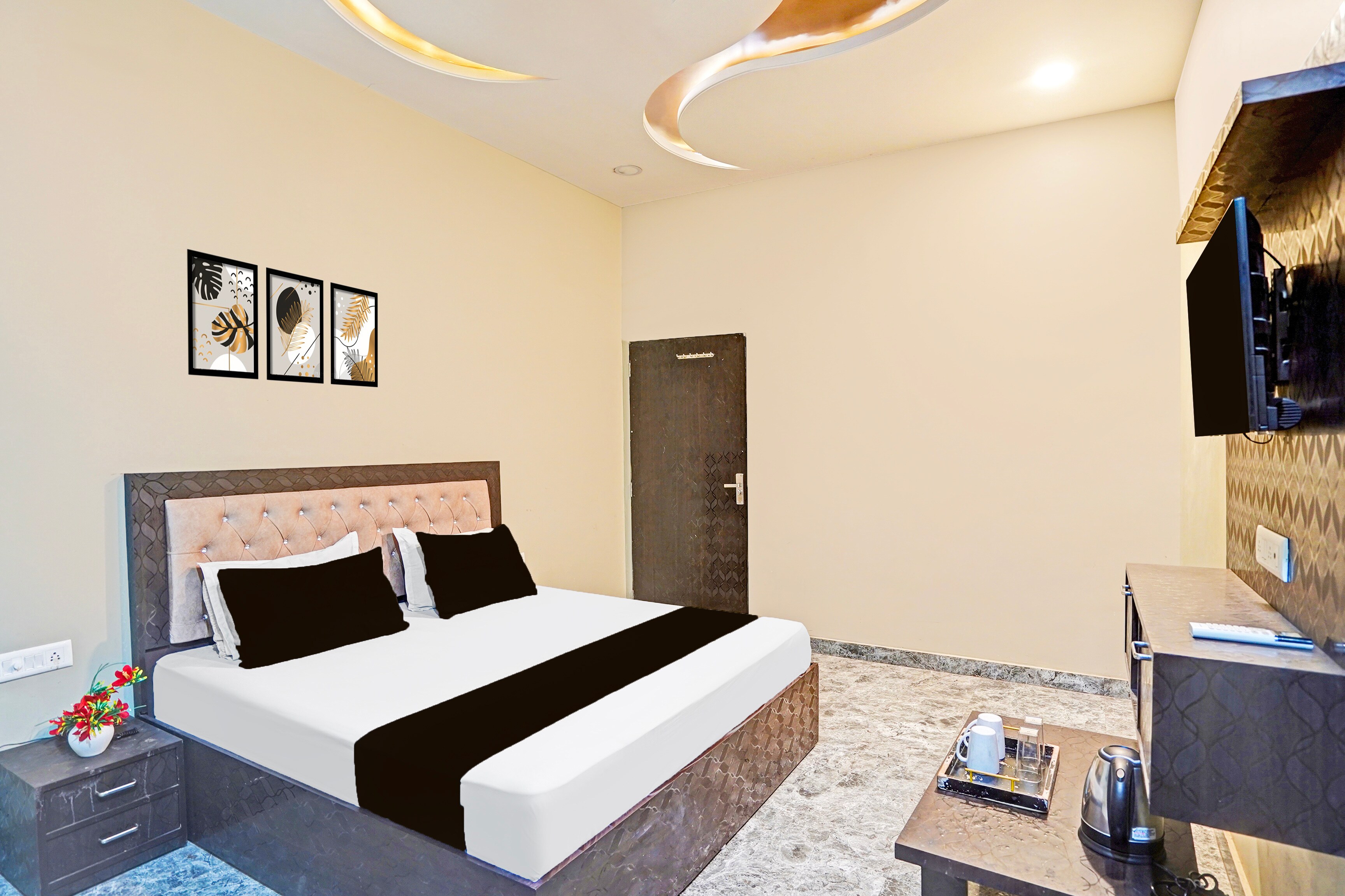 Hotel O Mansarovar Sector 8 Formerly Hotel KV Palace Mansarover Metro Station - Tap to explore photos