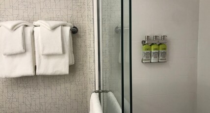 Holiday Inn Express & Suites Phoenix - Airport North Room Type - Standard Room