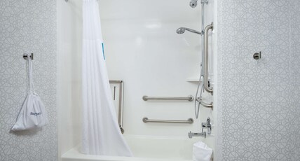 Hampton Inn Wilmington Medical Park Room Type - 1 KNG ACCESSIBLE TUB NS