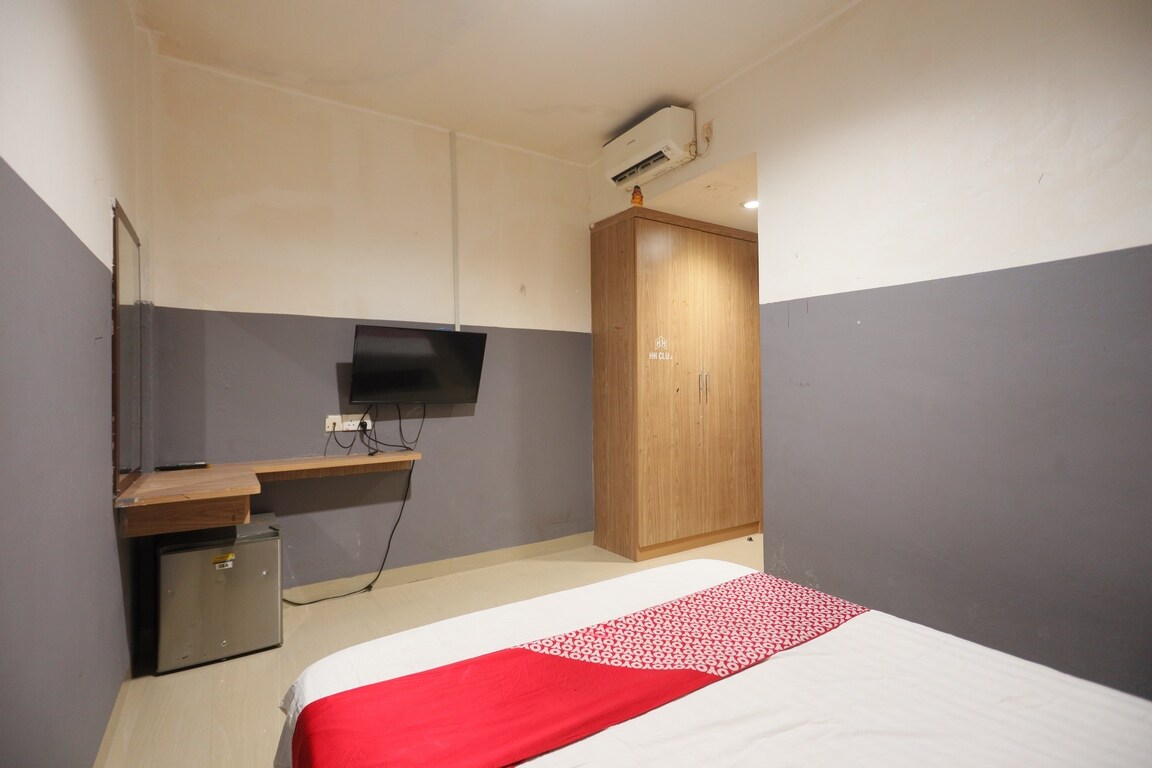 Hotel O City Room - Tap to explore photos