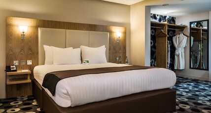Holiday Inn SITTINGBOURNE Room Type - 1 King Premium