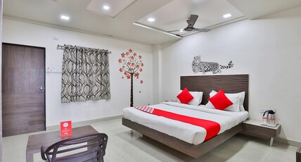 Hotel Daksh Room Type - Suite (A/C)