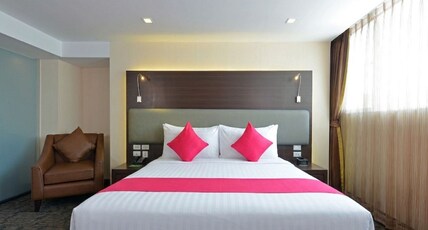 Hotel Royal Bangkok Room Type - Premium Deluxe Double Room