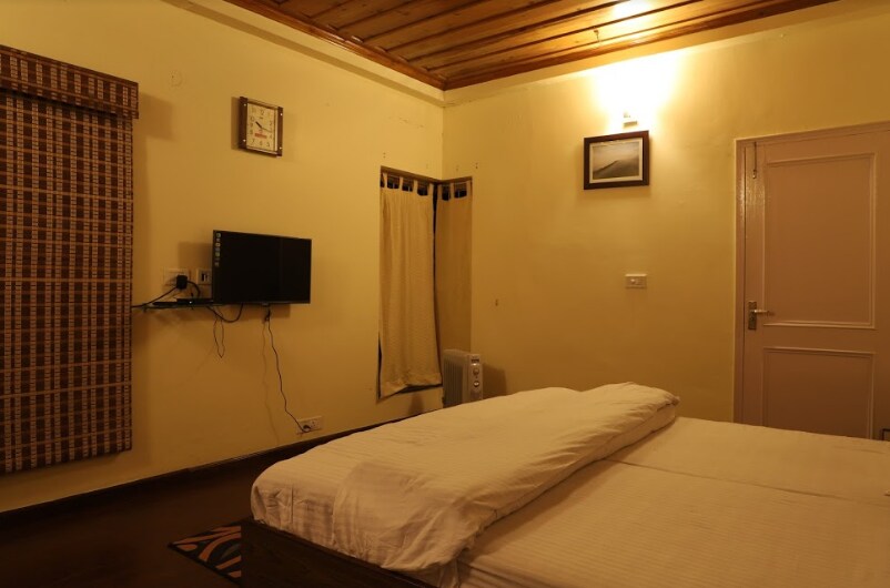 LivingStone Chail | 2 BHK Villa with Mountain Views - Tap to explore photos