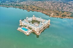 juSTa Lake Nahargarh Palace