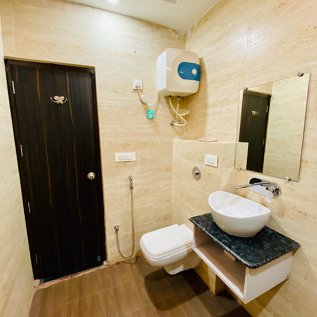Hotel Kabir Residency 4 minutes walk to Golden Temple - Tap to explore photos