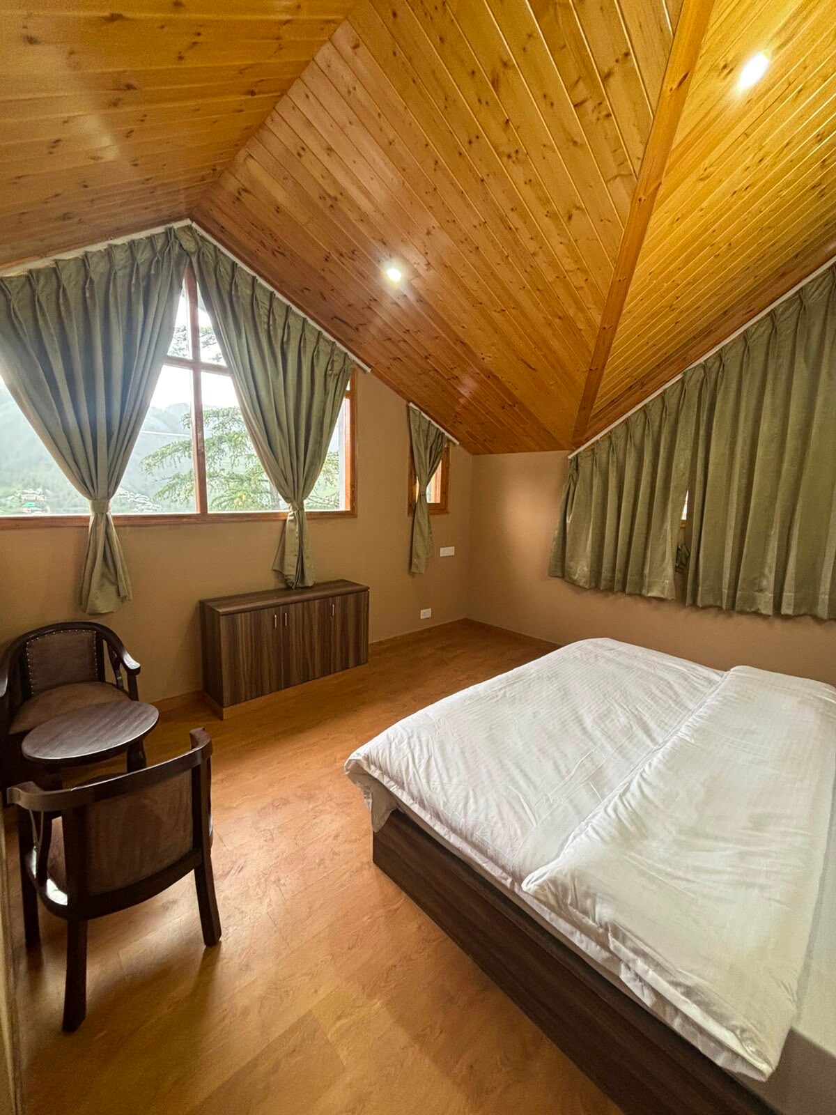Deodar Bliss-Kufri Hill View Retreat - Tap to explore photos