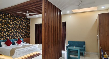 Hotel Meer Residency Room Type - DELUXE ( WITH BALCONY)