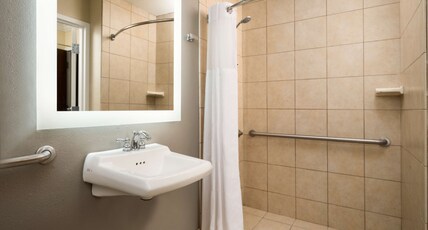 Hilton Clearwater Beach Resort & Spa Room Type - 2 DOUBLES ACC W RI SHWR