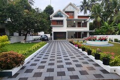 Nambiaparambil Service Villa Enroute Wayanad