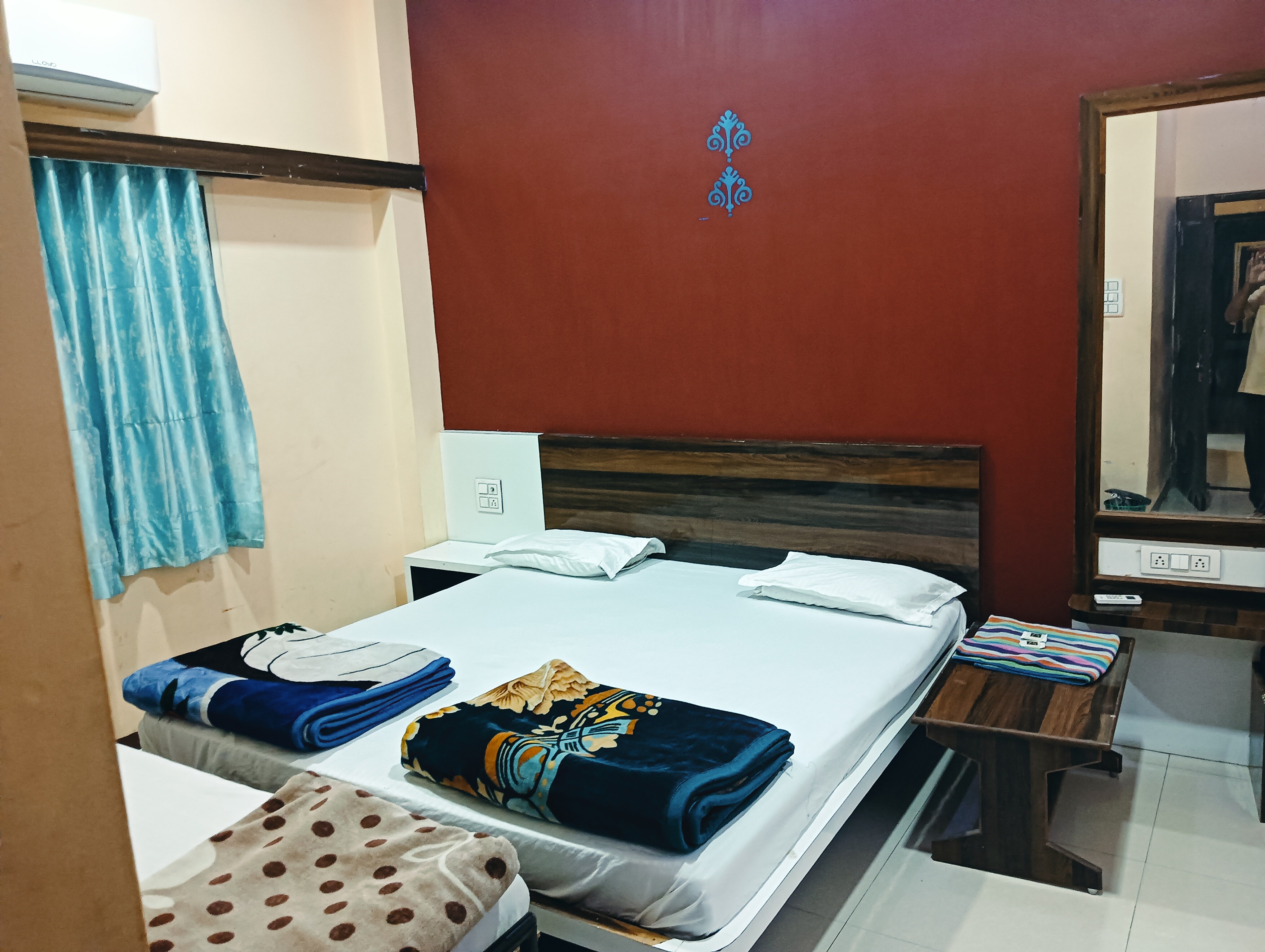 Hotel Shri Gajanan - Tap to explore photos