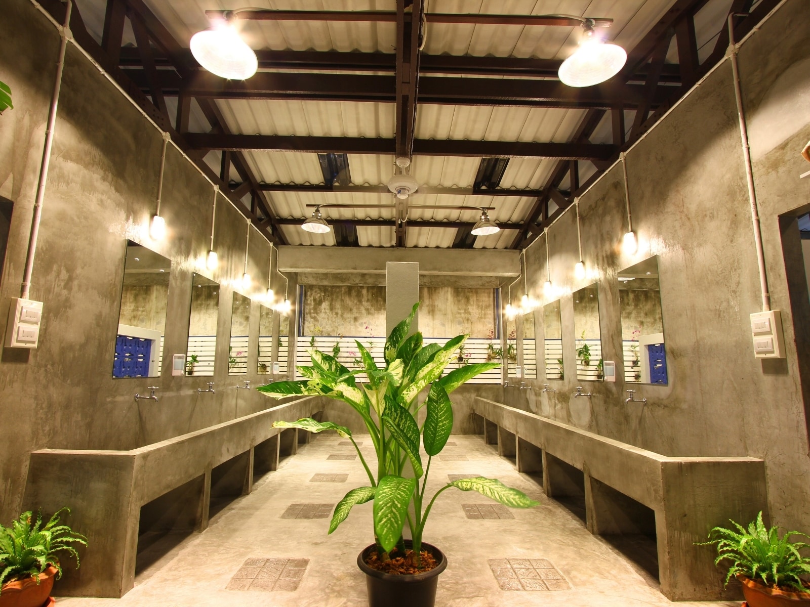 Pak-Up Hostel Krabi - Tap to explore photos