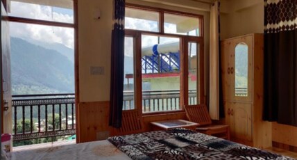 Snowridge Homestay & Rooftop Cafe Room Type - Private room in villa