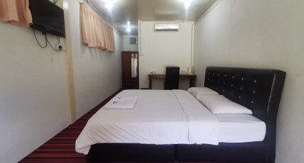 Hotel O The 7 Lodge Tambunan Room Type - Deluxe King