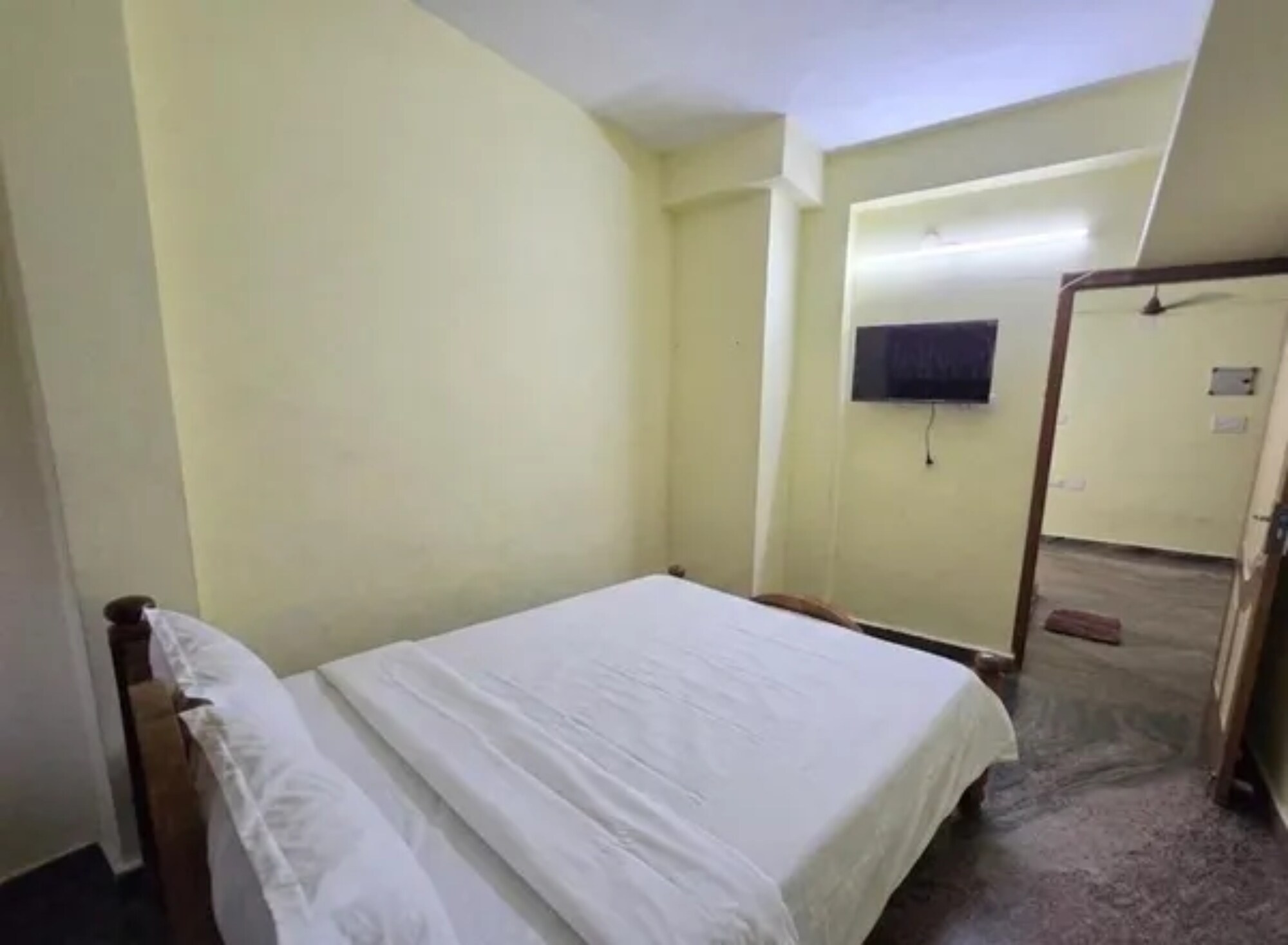 FabHotel Whites Inn Urapakkam - Tap to explore photos