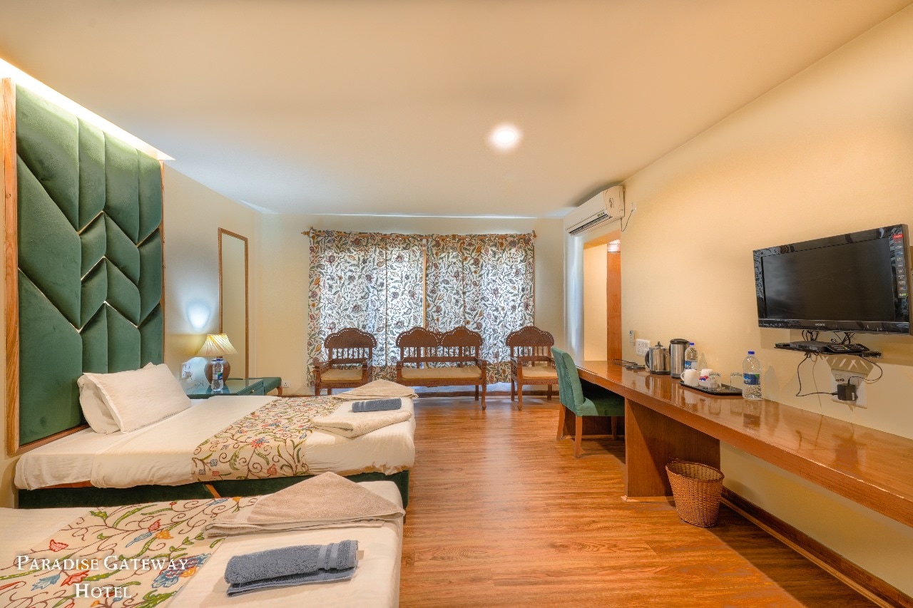 Paradise Gateway - Tap to explore photos