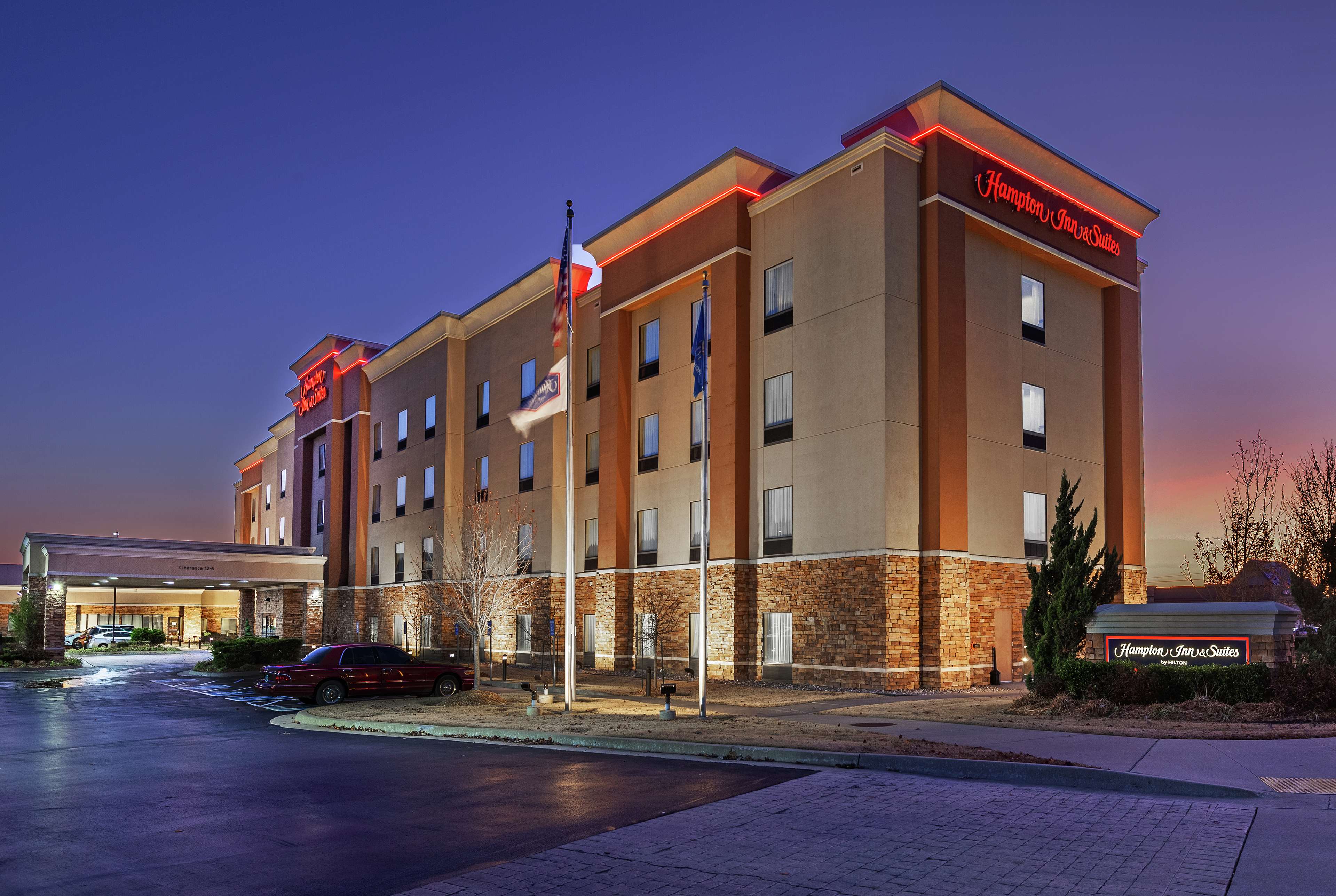 Hampton Inn & Suites by Hilton Tulsa North/Owasso - Tap to explore photos