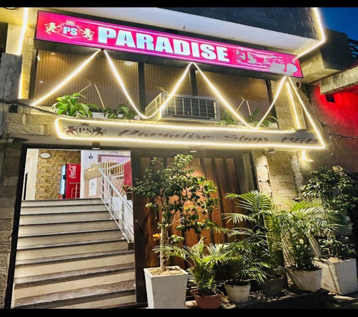 Hotel Paradise Stays 2 Mins from Golden Temple with Parking - Tap to explore photos