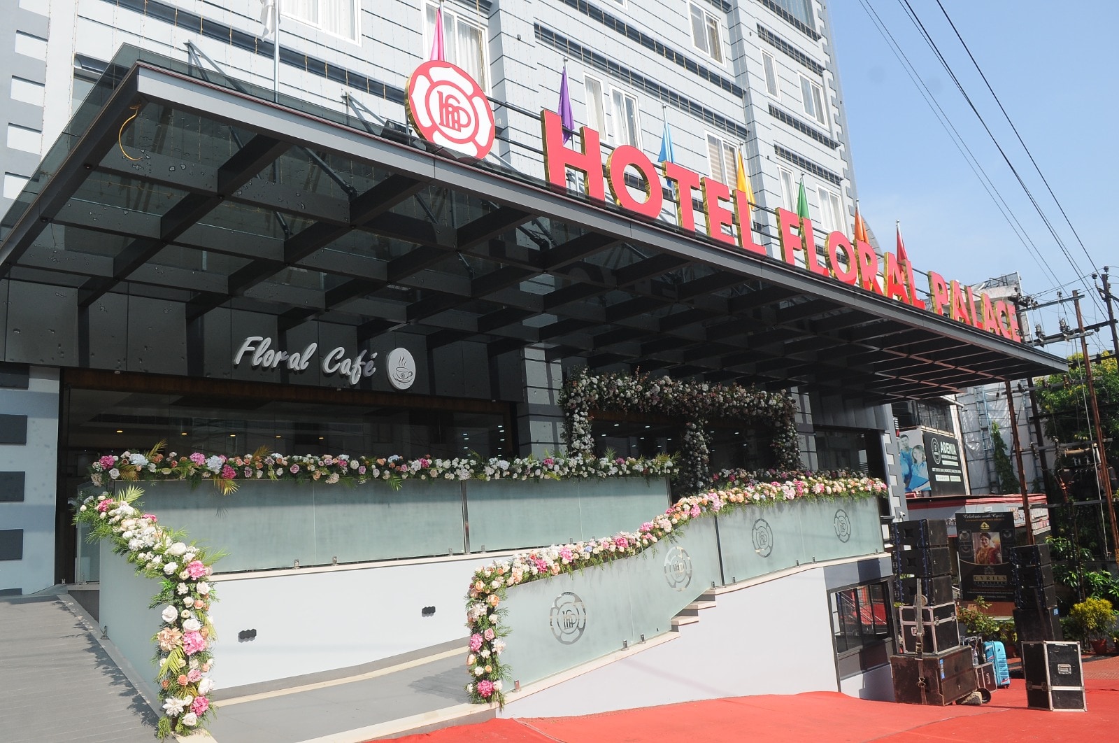 HOTEL FLORAL PALACE - Tap to explore photos