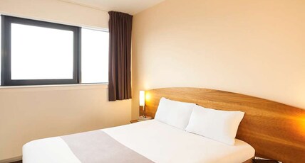 ibis Northampton Centre Room Type - Family room with 1 double bed and 1 extra bed ibis Northampton Centre Room Type - Family room with 1 double bed and 1 extra bed