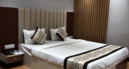 HOTEL MEERA INTERNATIONAL Room Type - DELUXE DOUBLE ROOM