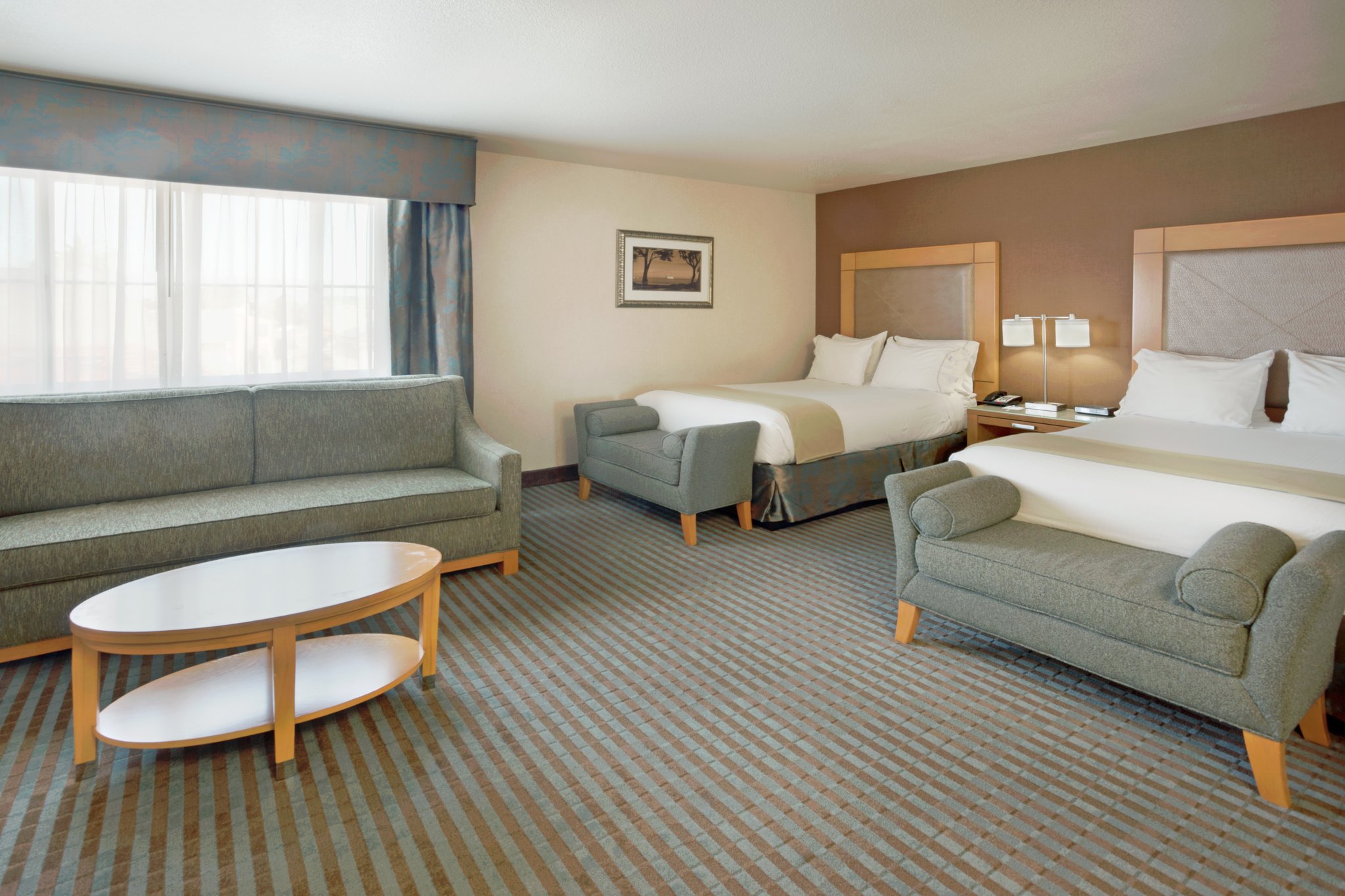 Holiday Inn Express Monterey - Cannery Row - Tap to explore photos