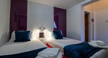 OYO The Bentleys Hotel Room Type - Standard Twin Room