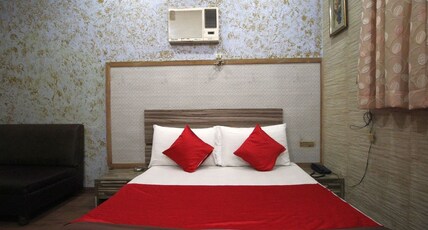Hotel New India Room Type - Double Bed Non AC Super Deluxe