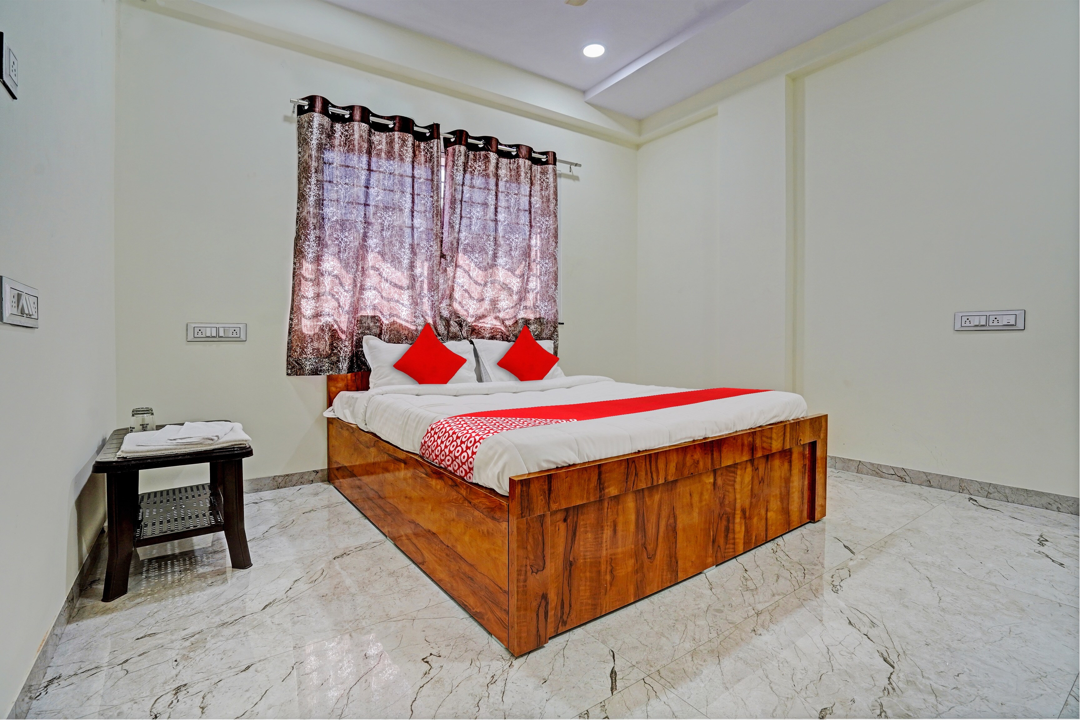 Hotel O BlueBird Service Apartment - Tap to explore photos