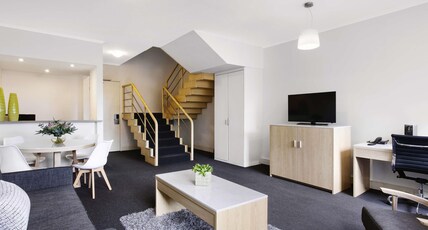 Mercure Melbourne Albert Park Room Type - Loft Suite 1 King Bed