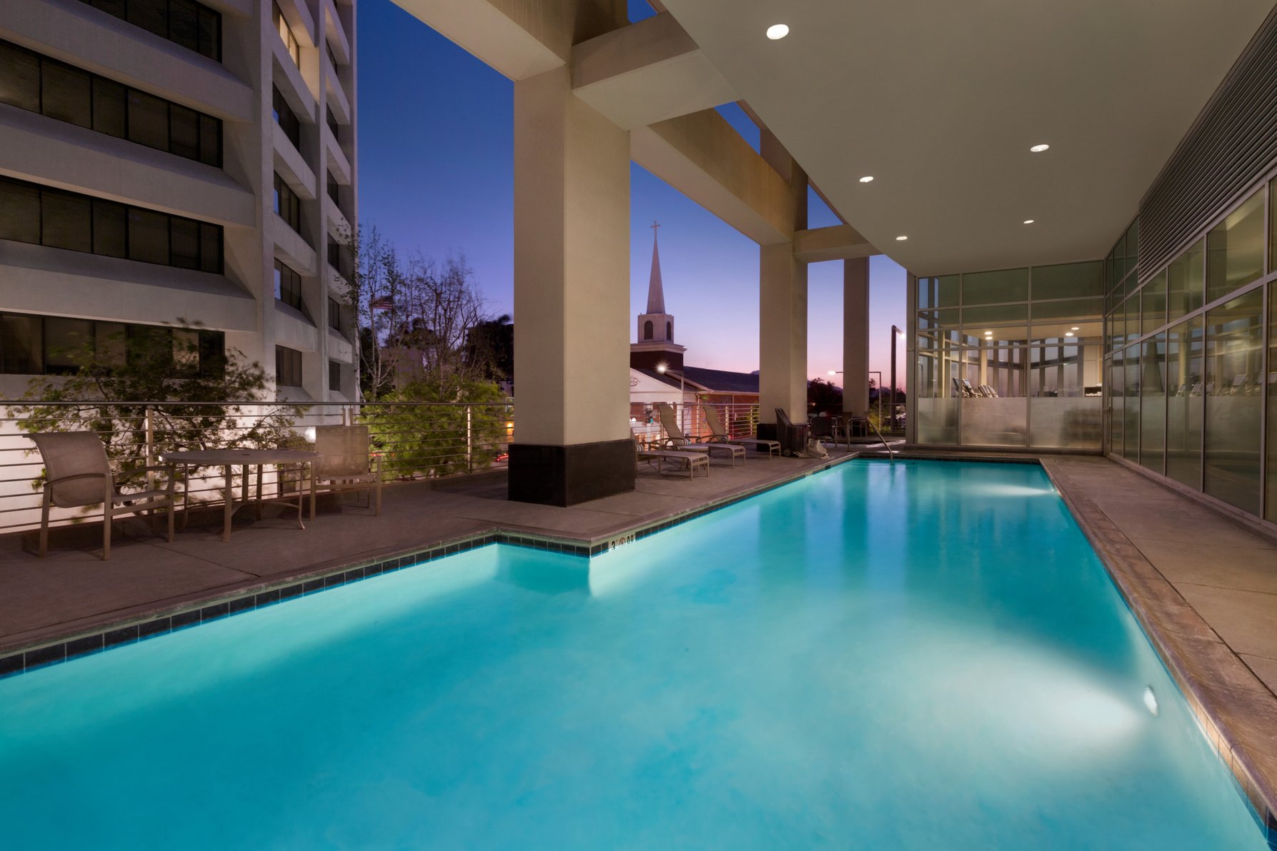 Embassy Suites Los Angeles Glendale - Tap to explore photos
