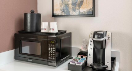 Hilton Garden Inn Scottsdale North/Perimeter Center Room Type - 1 KING ACC RM ROLLIN SHWR