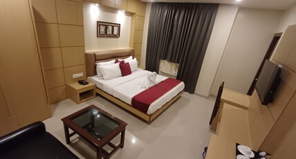Hotel Elegant Room Type - DELUXE KING