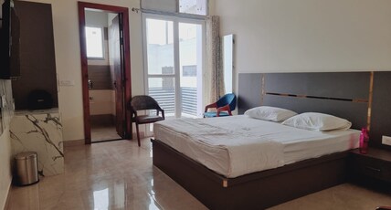 C T Heights Inn Room Type - Superior