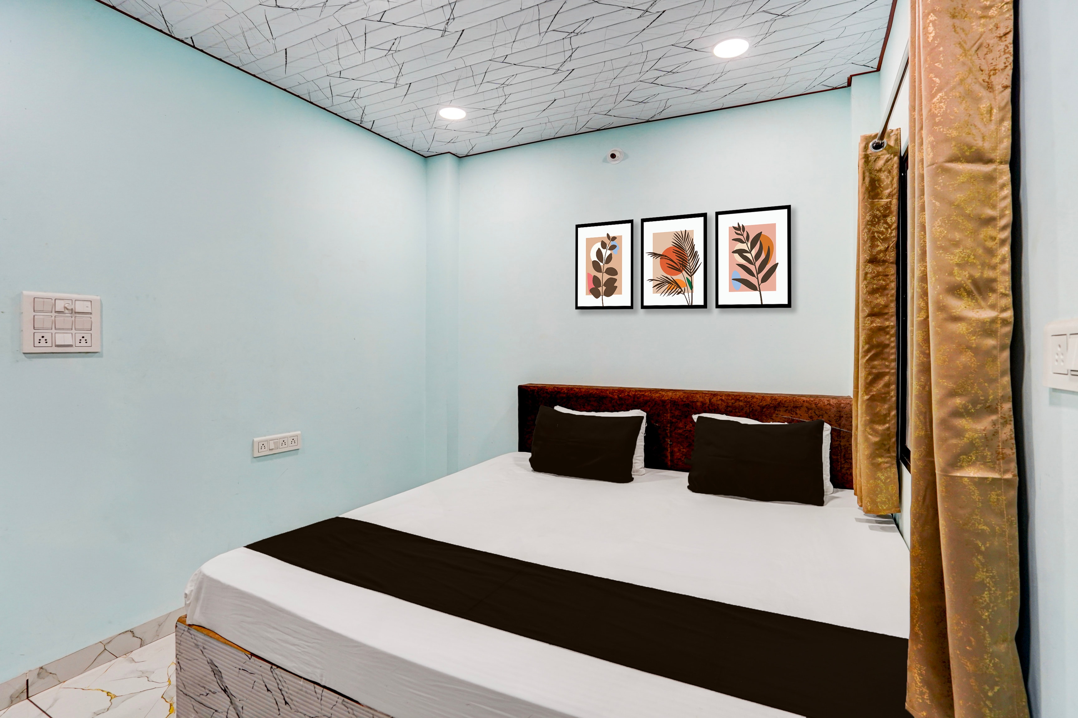 POP 84265E Hotel Mukutdhar Shreenath - Tap to explore photos