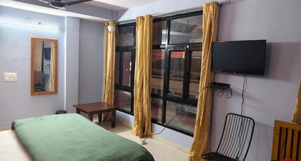 HOTEL COMFORT Room Type - King Bed Room with City View