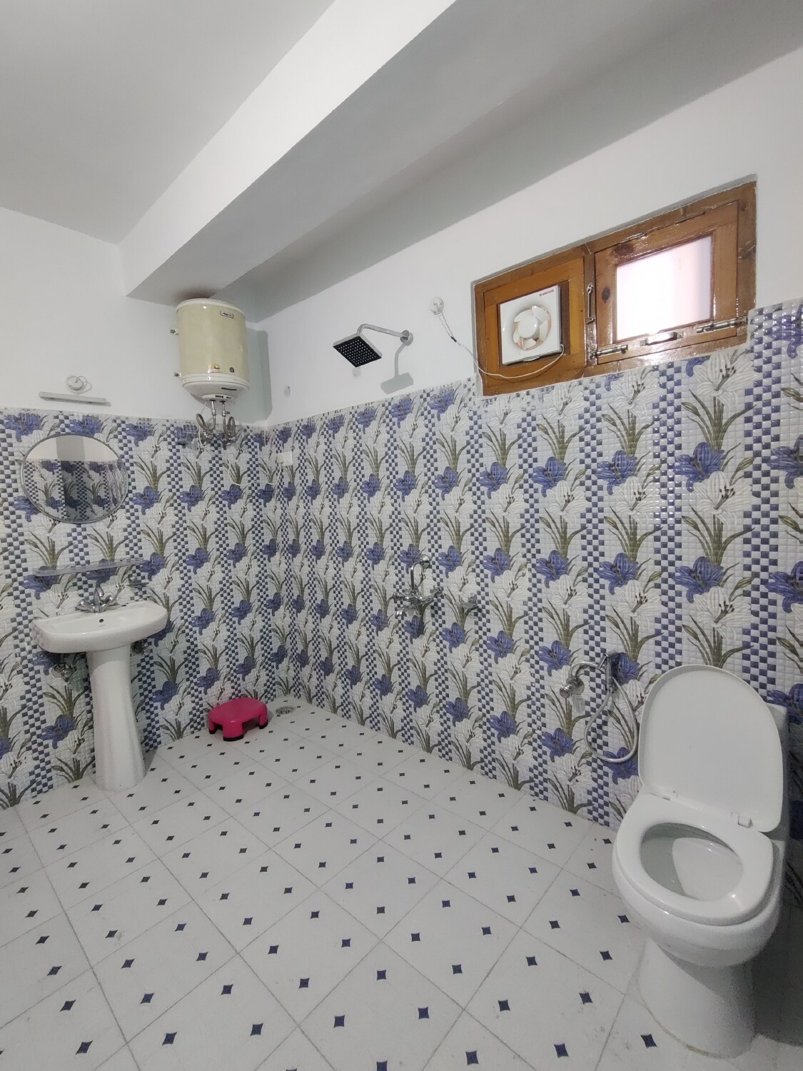 Royal Classic Homestay - Tap to explore photos