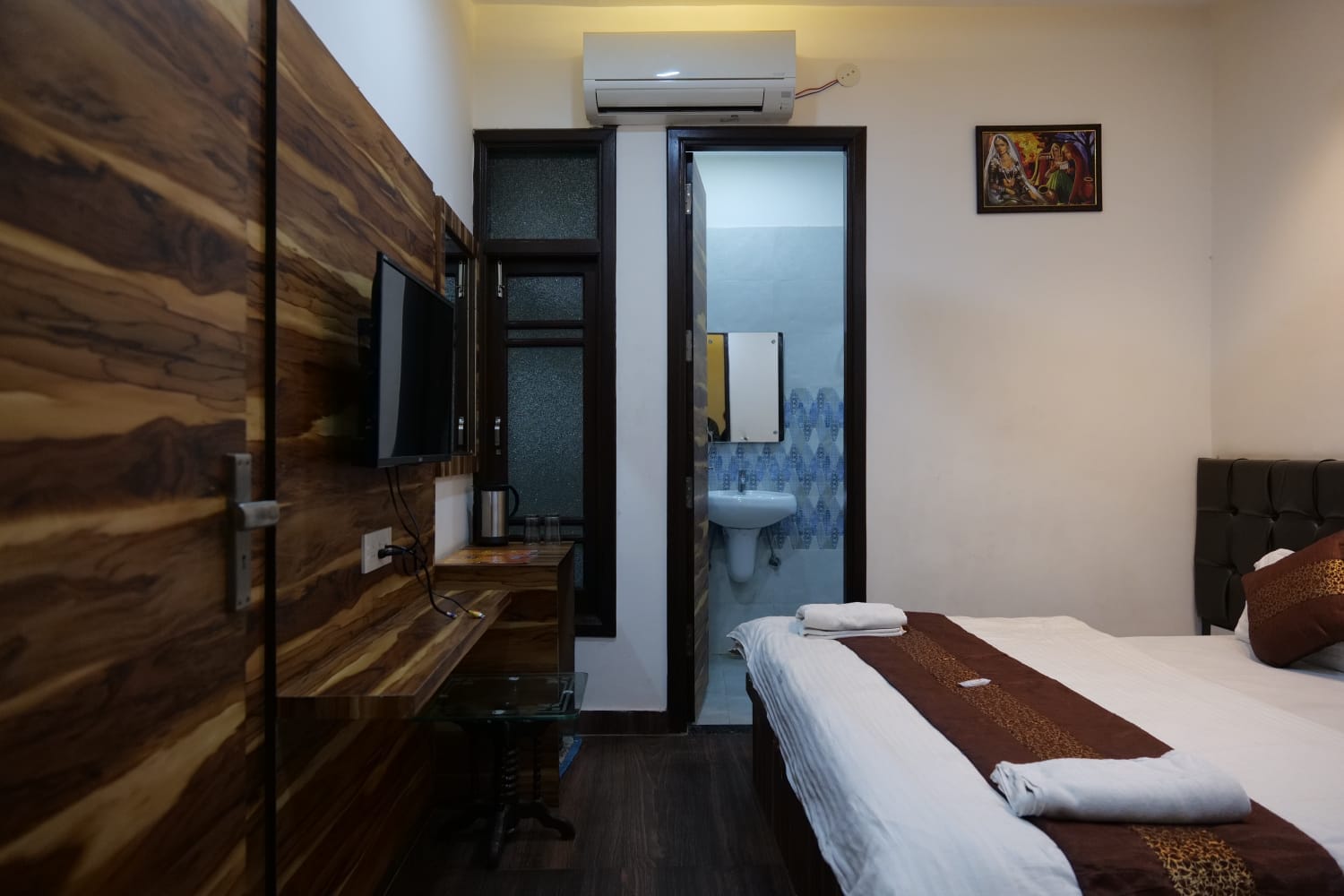 Hotel JP Residency- Amritsar - Tap to explore photos